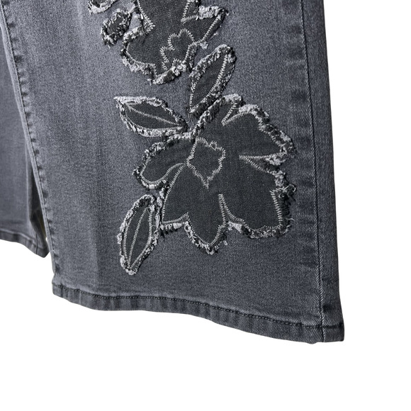 DG2 by Diane Gilman Wide Leg Crop Jeans Embroidered Frayed Hem Washed Black - Picture 5 of 11